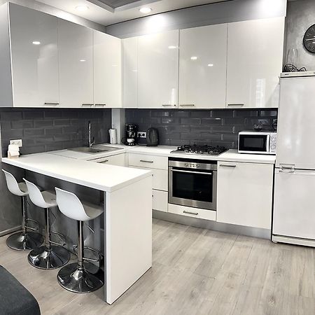 Сучасна Та Простора Квартира В Гарному Районі Міста Біля Парку Irpin Exterior foto